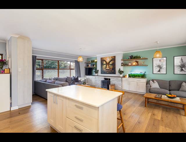 4 BEDROOM FREEHOLD FOR SALE IN TABLE VIEW